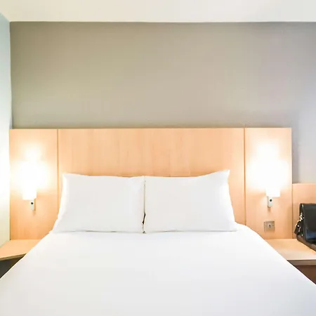 Ibis London Heathrow Airport Hotel Hillingdon Exterior photo