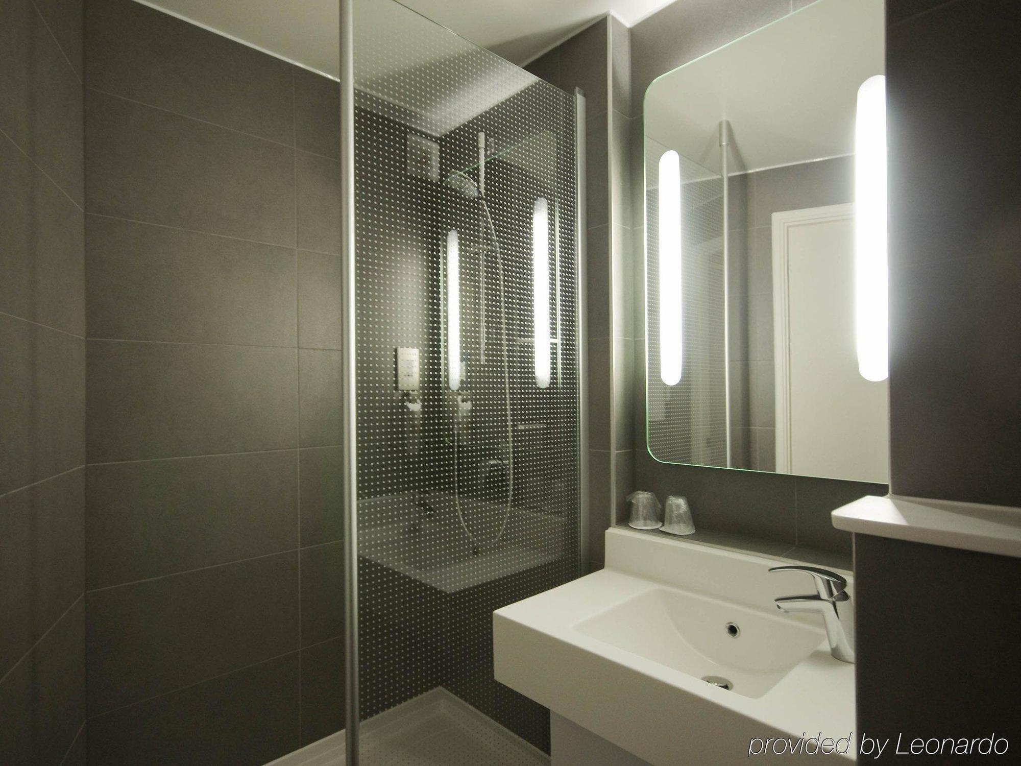 Ibis London Heathrow Airport 3*