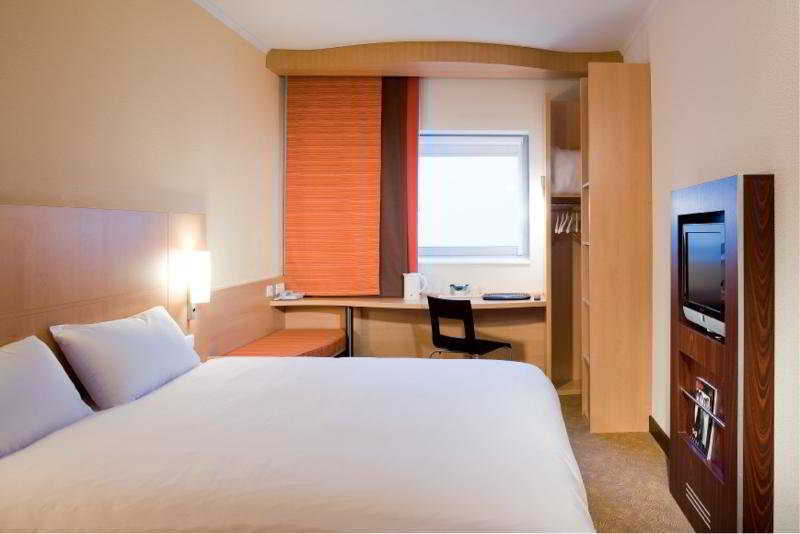 Ibis London Heathrow Airport Hotel 3*