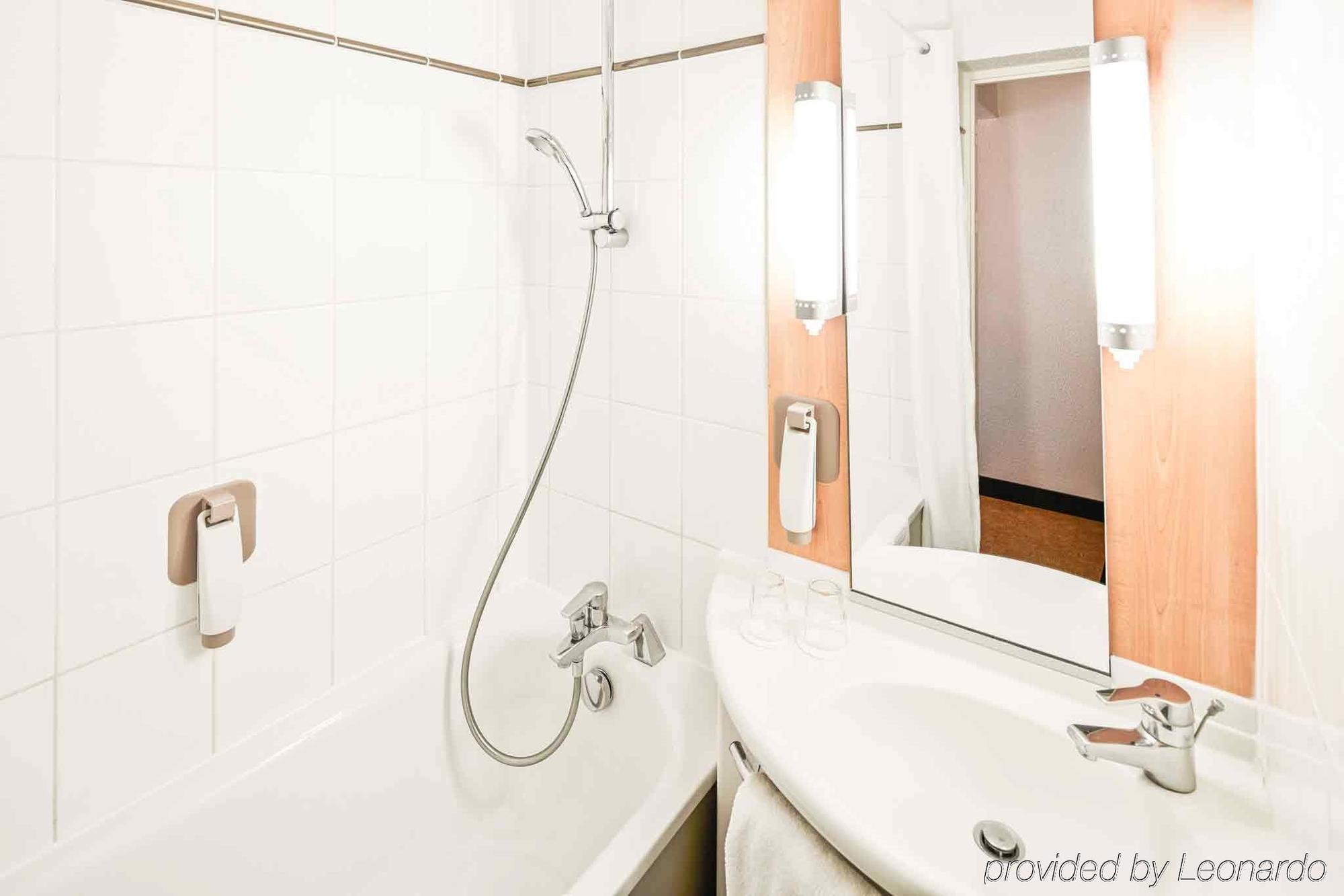 Ibis London Heathrow Airport 3*